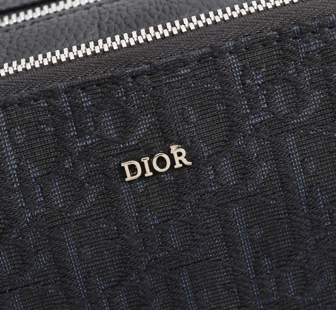 Christian Dior AAA Man Messenger Bags Sleek 4362