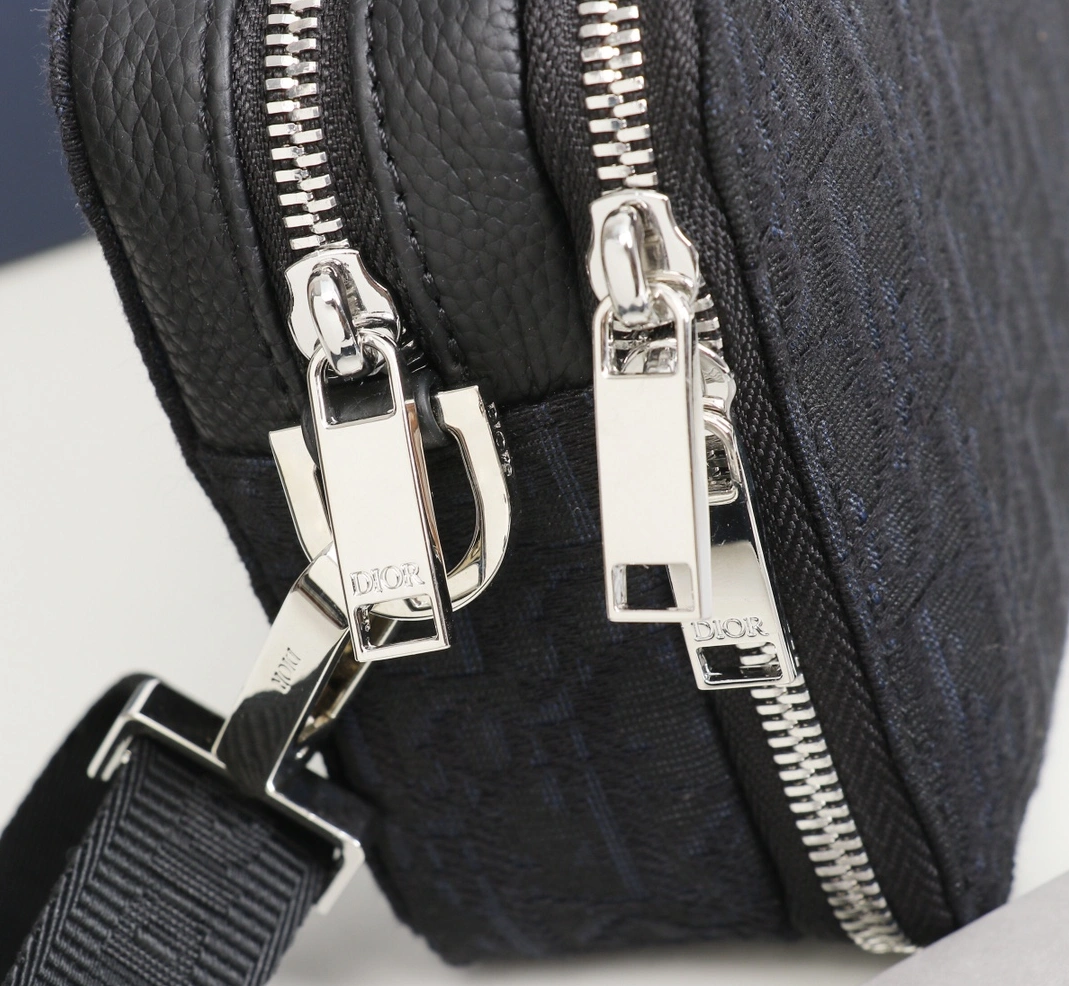 Christian Dior AAA Man Messenger Bags Sleek 4362