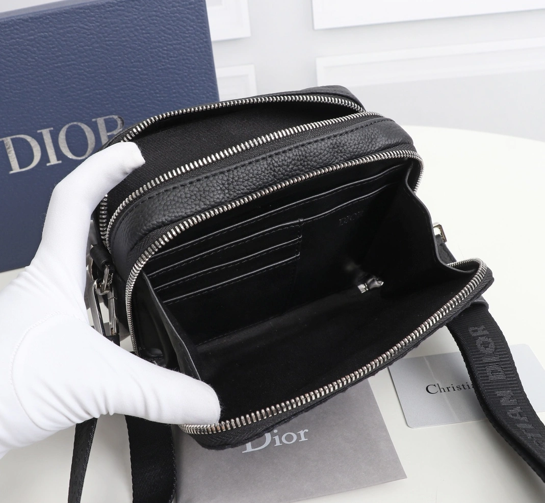 Christian Dior AAA Man Messenger Bags Sleek 4362