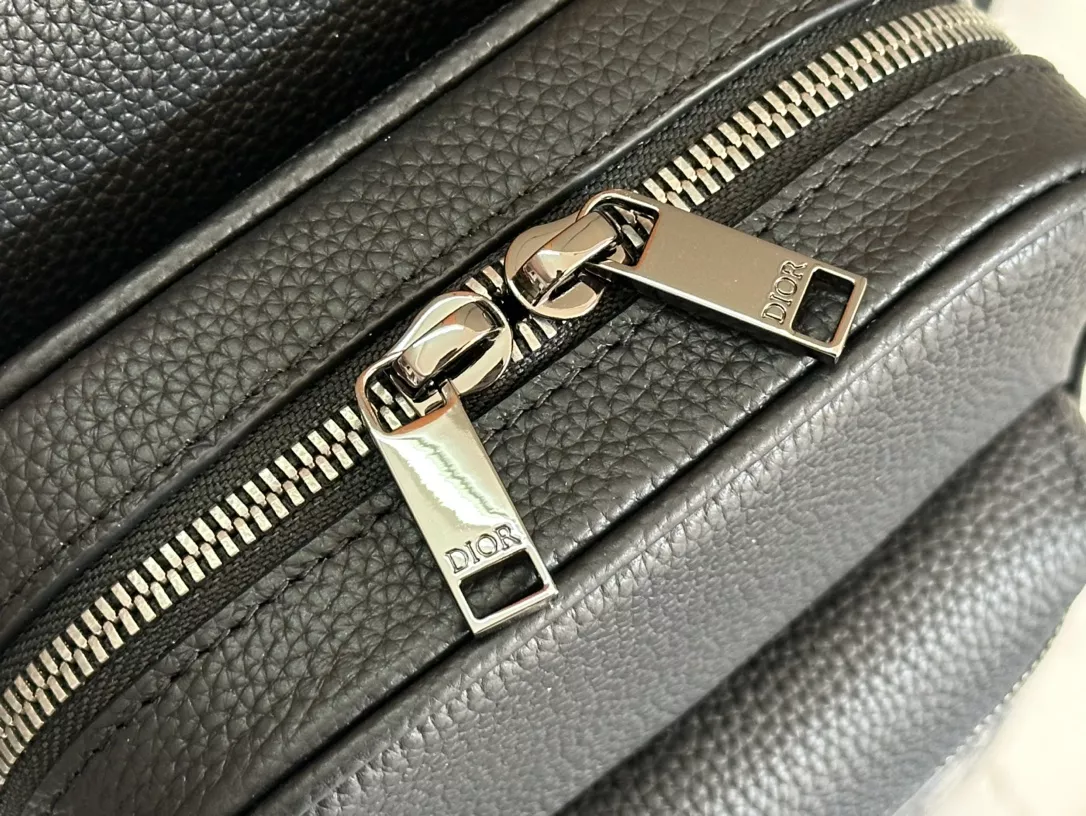Christian Dior AAA Man Messenger Bags Sleek 673