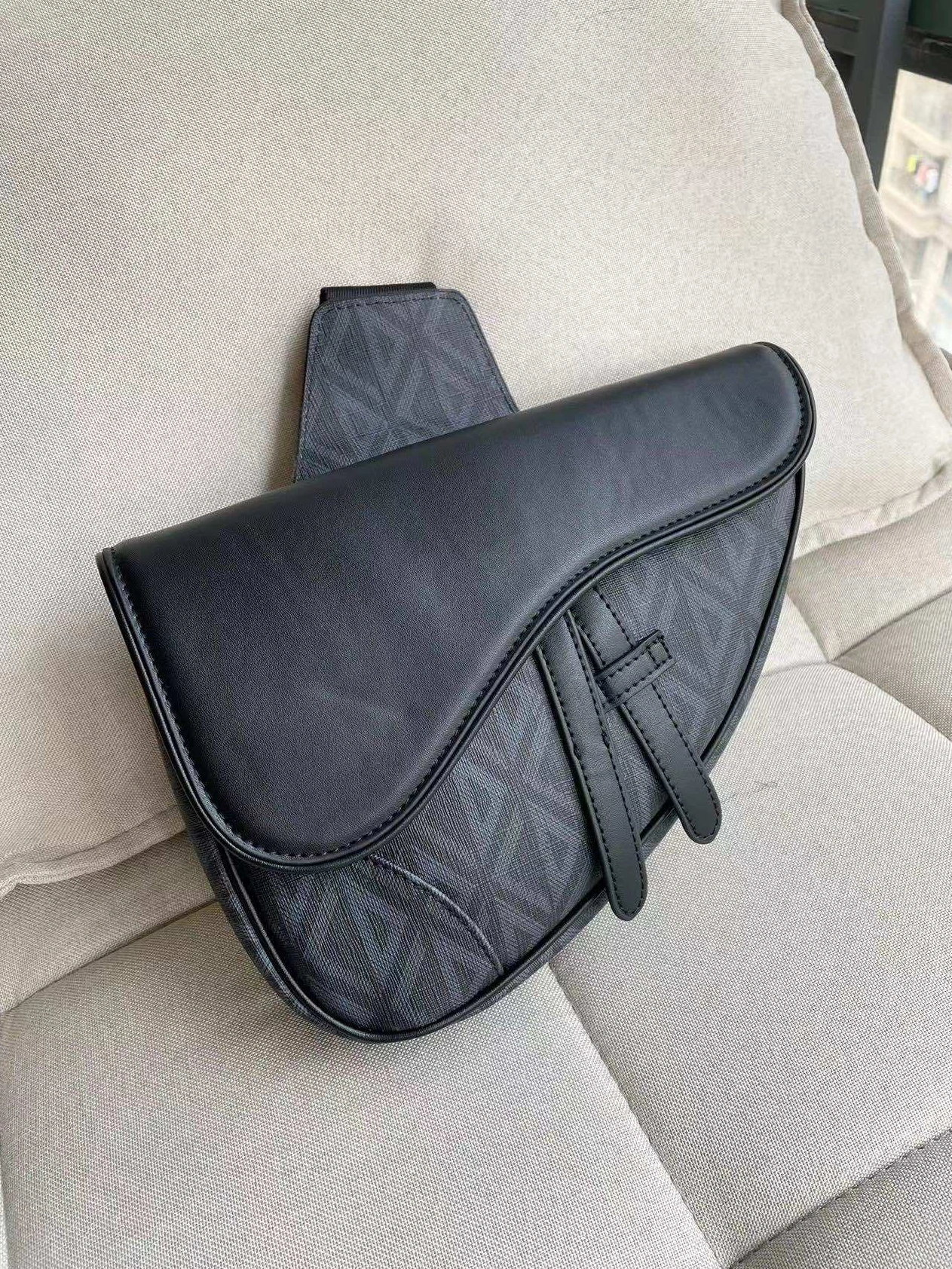 Christian Dior AAA Man Messenger Bags Sleek 8016