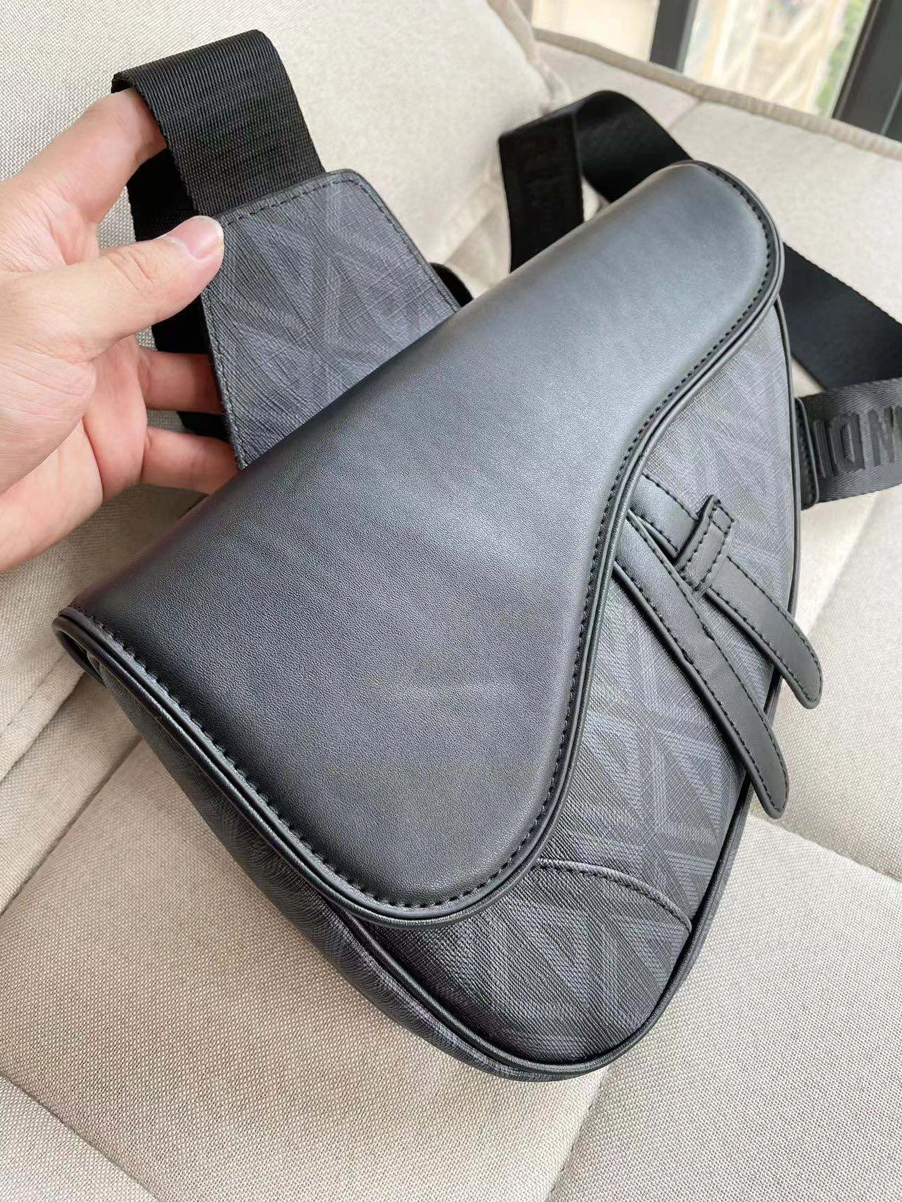 Christian Dior AAA Man Messenger Bags Sleek 8016