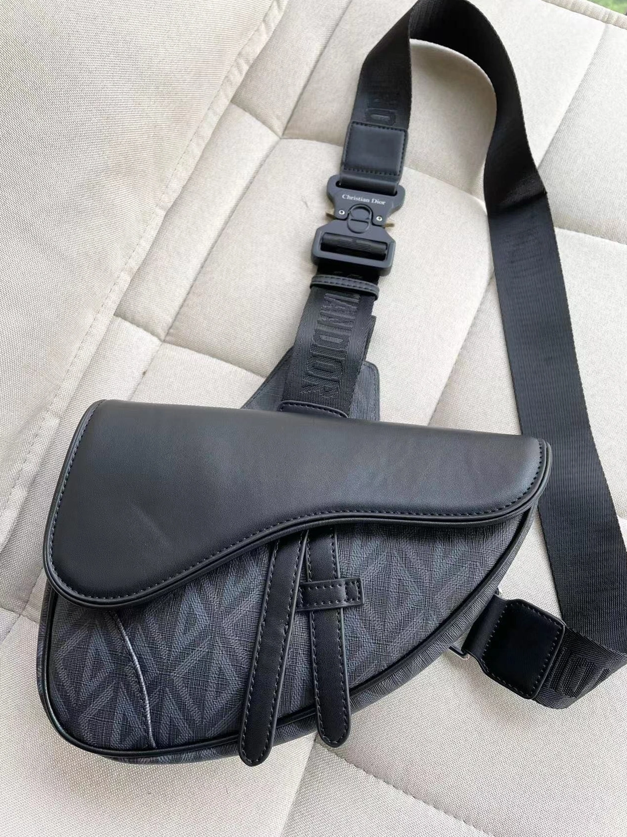 Christian Dior AAA Man Messenger Bags Sleek 8016