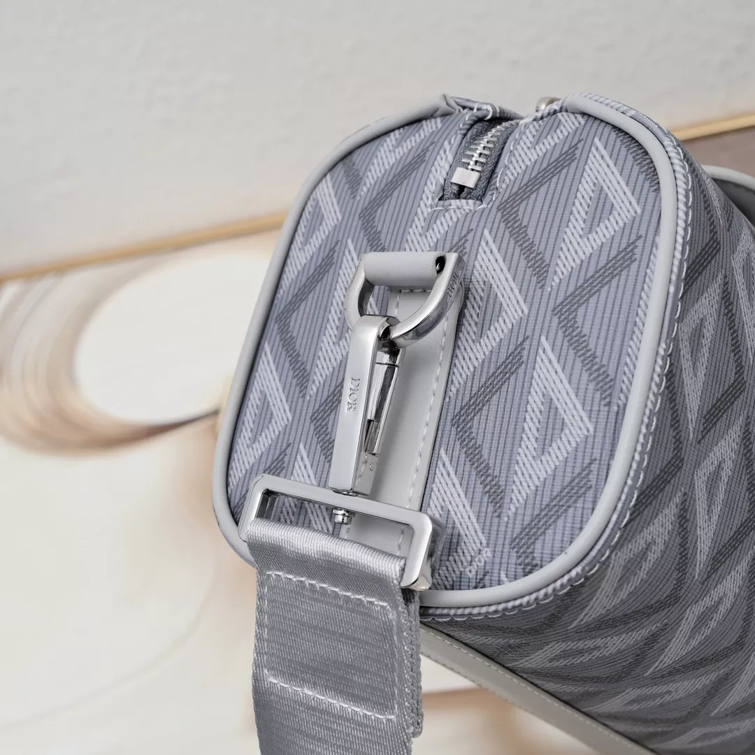 Christian Dior AAA Man Messenger Bags Sophisticated 671