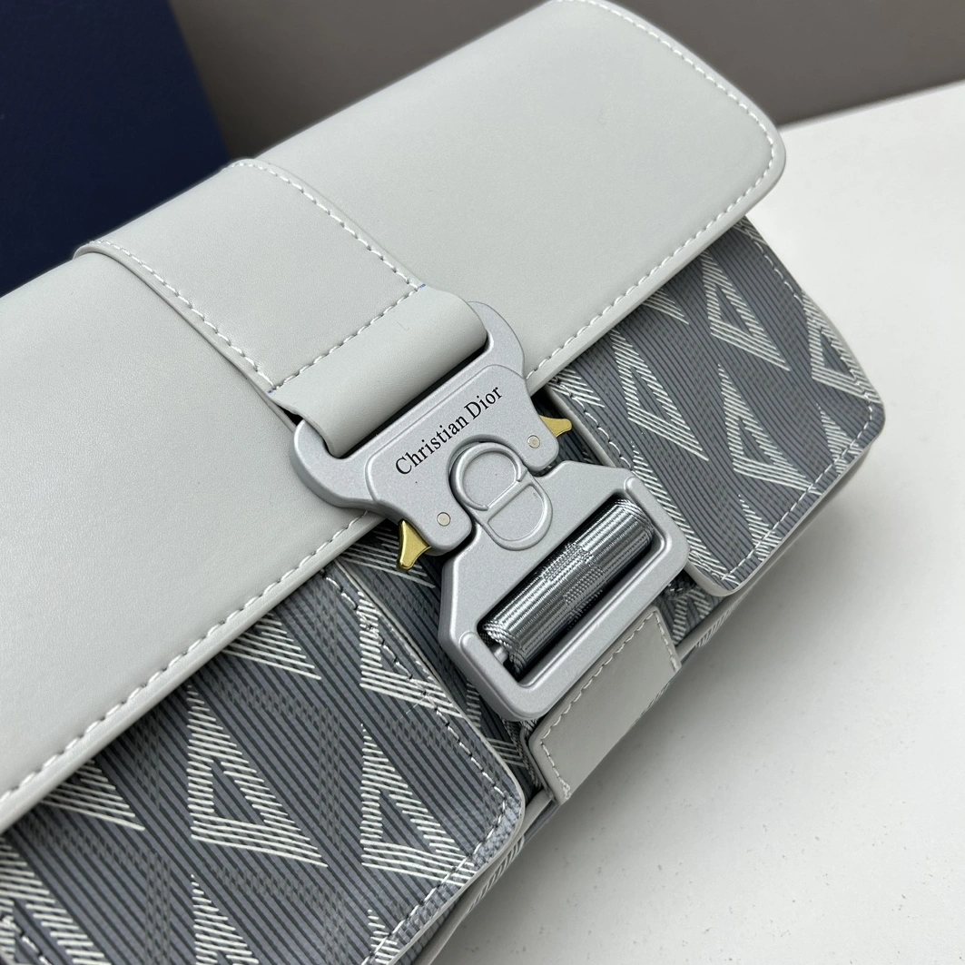Christian Dior AAA Man Messenger Bags Sophisticated 799