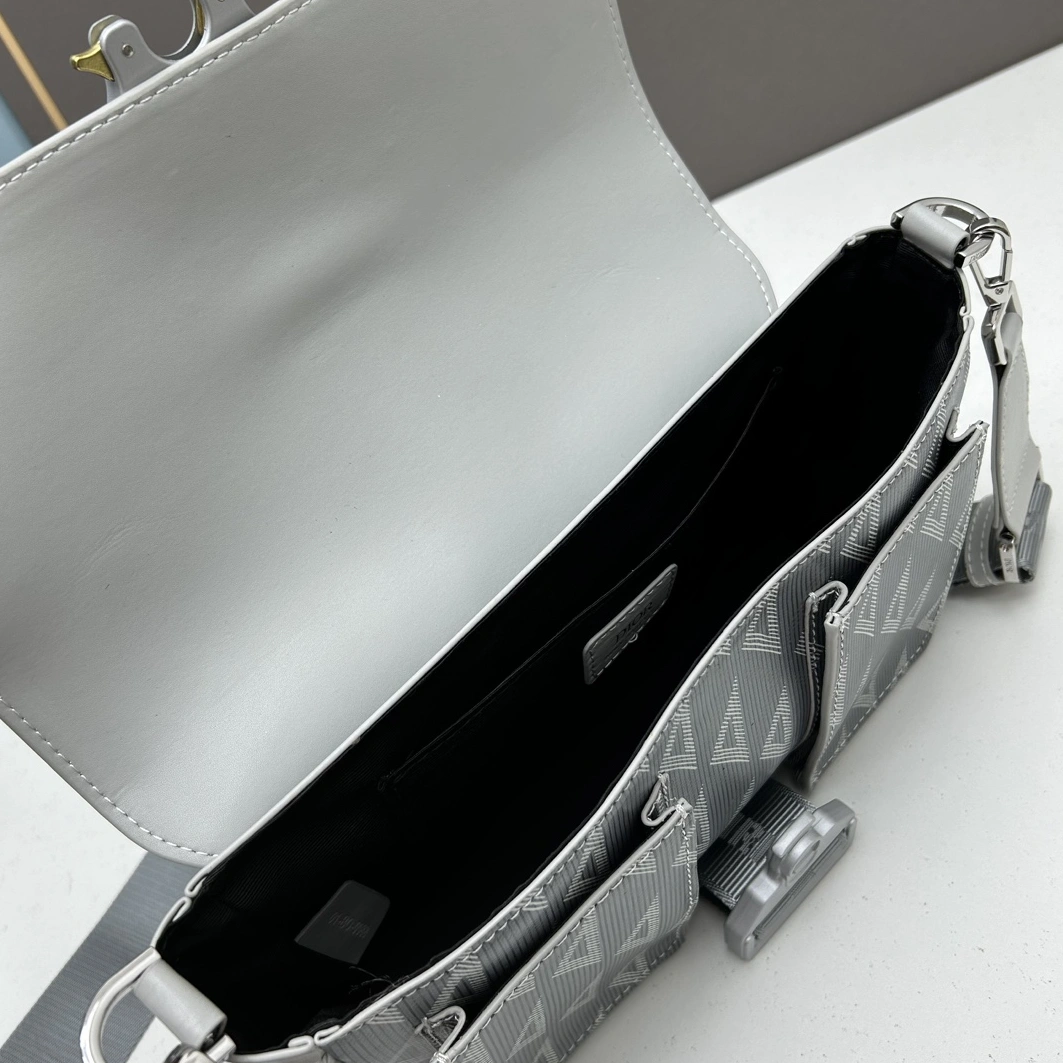 Christian Dior AAA Man Messenger Bags Sophisticated 799