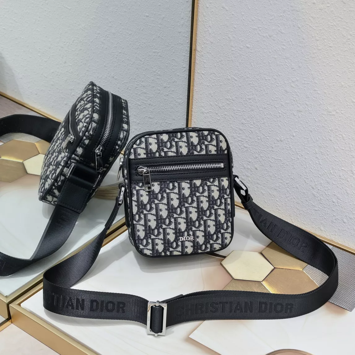 Christian Dior AAA Man Messenger Bags Trendsetting 3429