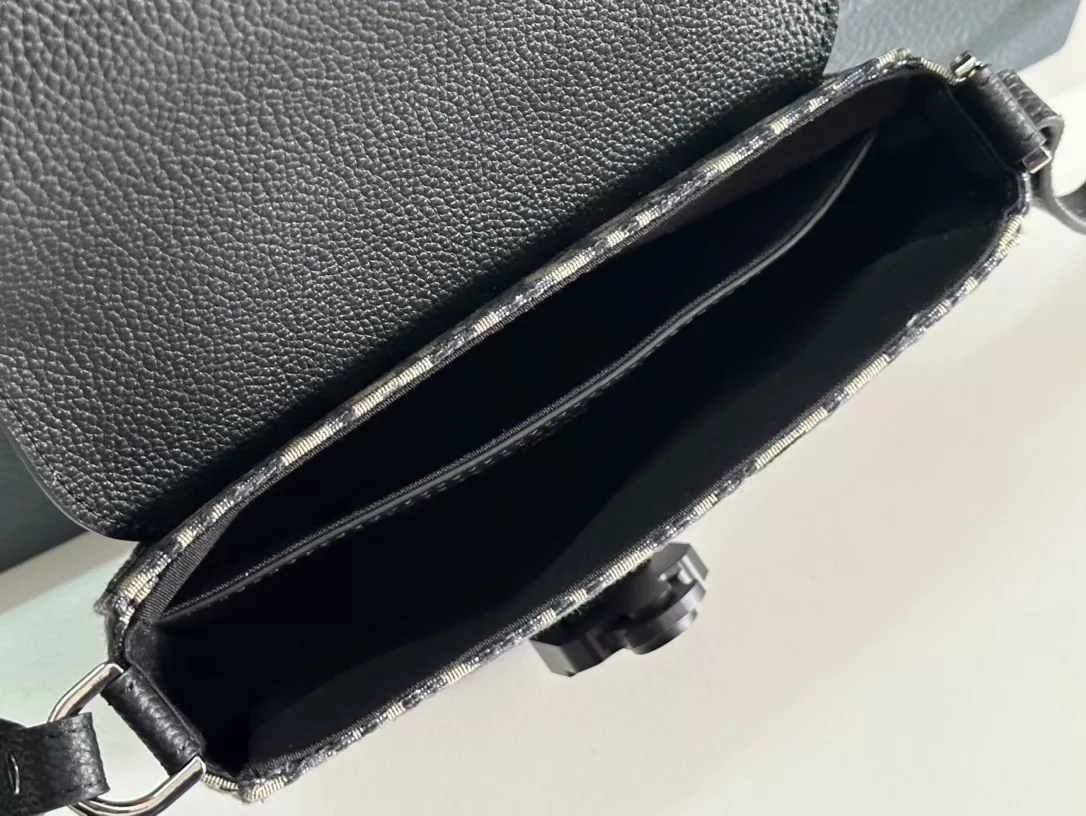 Christian Dior AAA Man Messenger Bags Unique 3990