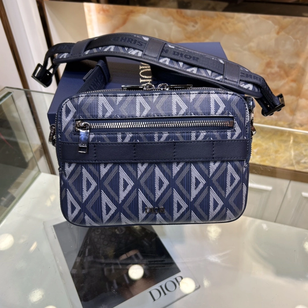 Christian Dior AAA Man Messenger Bags Versatile 9667