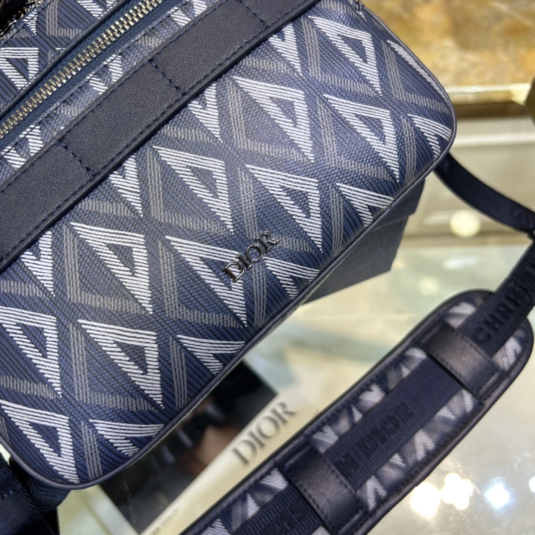 Christian Dior AAA Man Messenger Bags Versatile 9667