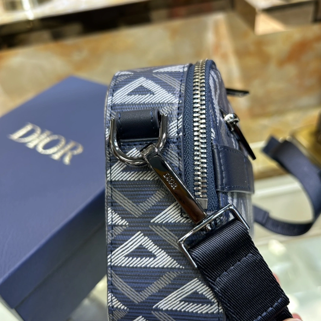 Christian Dior AAA Man Messenger Bags Versatile 9667