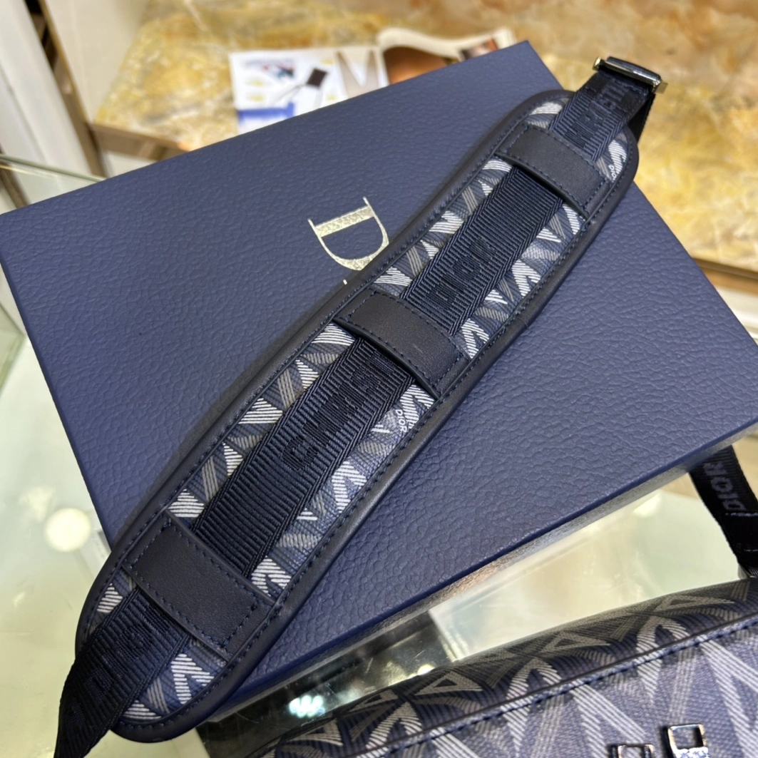 Christian Dior AAA Man Messenger Bags Versatile 9667