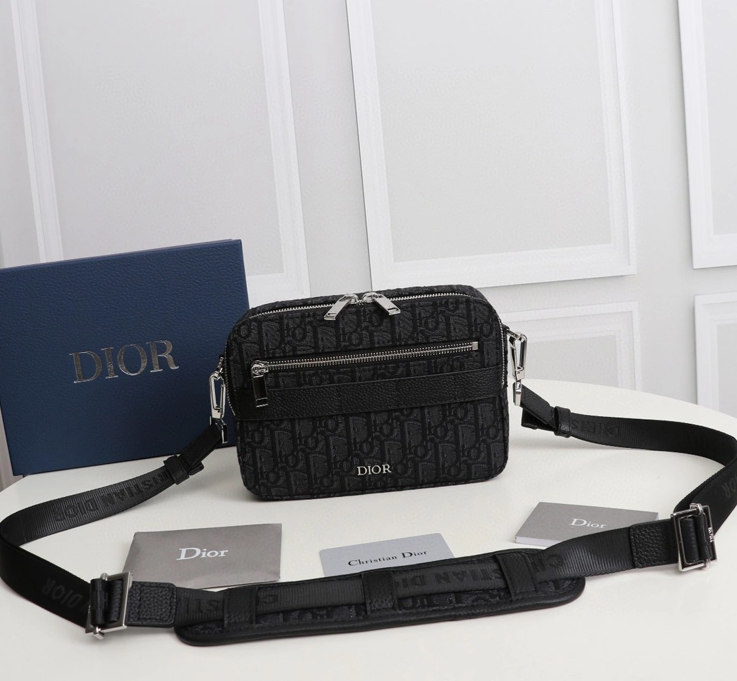 Christian Dior AAA Man Messenger Bags Versatile 9952