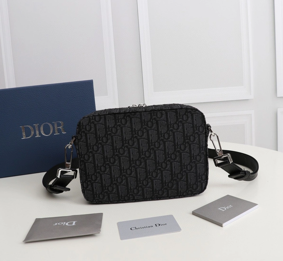 Christian Dior AAA Man Messenger Bags Versatile 9952