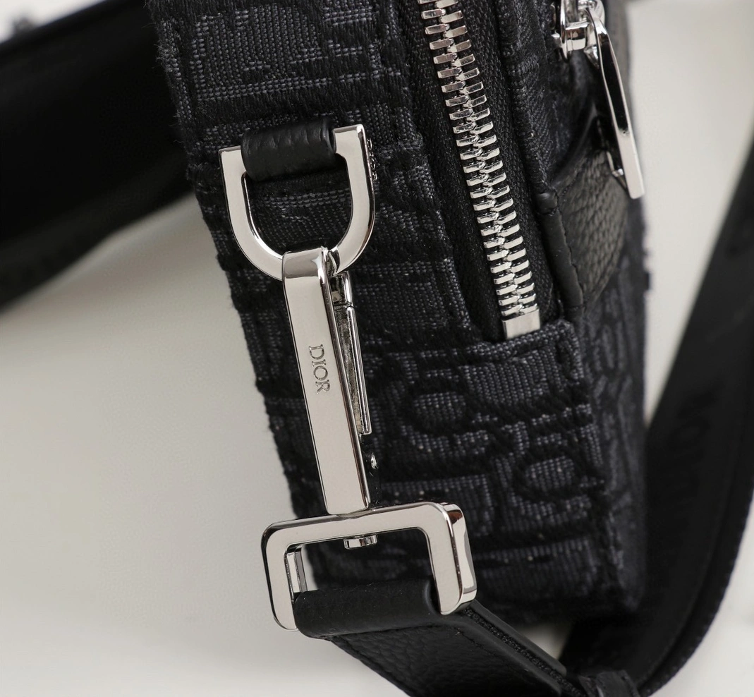 Christian Dior AAA Man Messenger Bags Versatile 9952