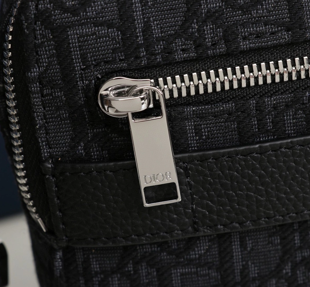 Christian Dior AAA Man Messenger Bags Versatile 9952