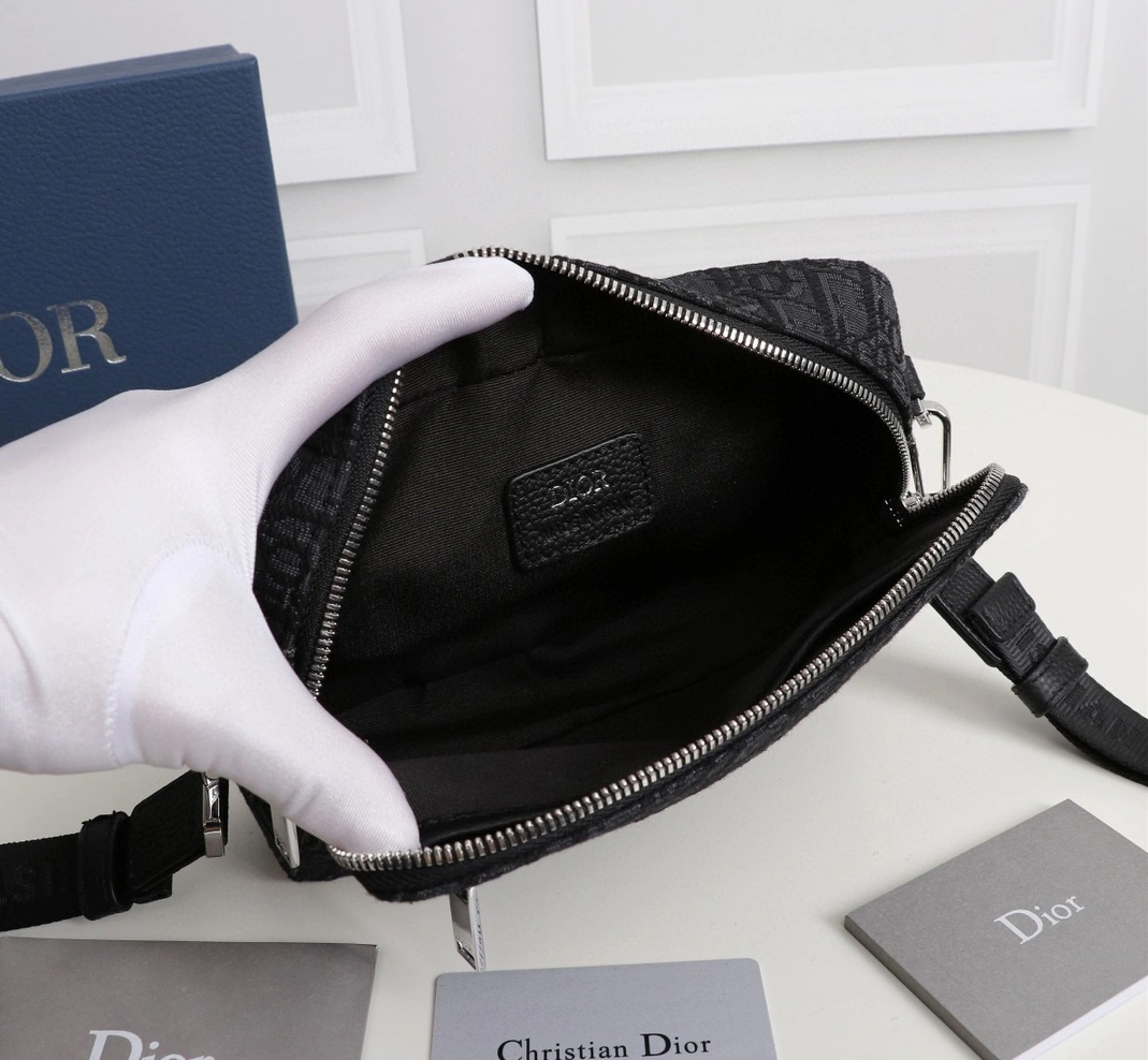Christian Dior AAA Man Messenger Bags Versatile 9952