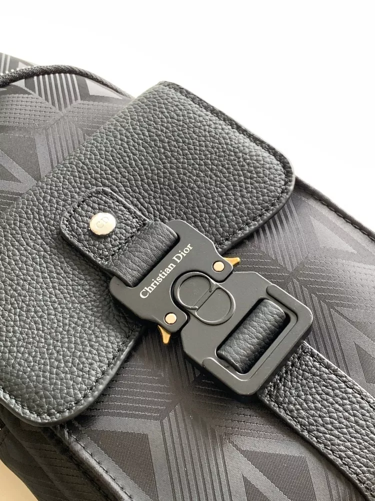 Christian Dior AAA Man Messenger Bags Vibrant 2428