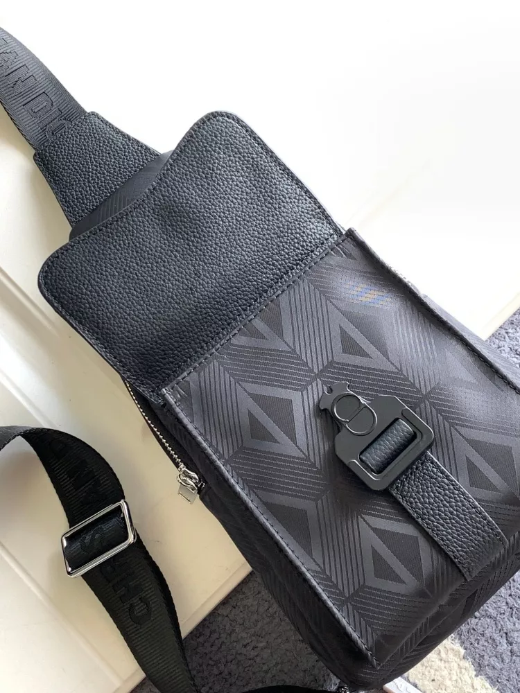 Christian Dior AAA Man Messenger Bags Vibrant 2428
