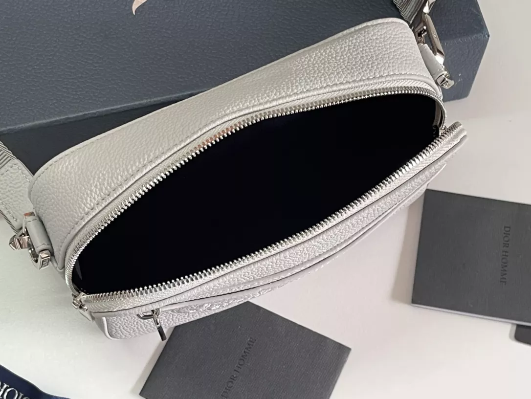 Christian Dior AAA Man Messenger Bags Vibrant 5368