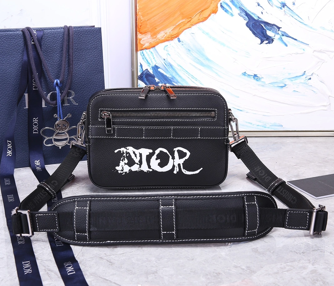 Christian Dior AAA Man Messenger Bags Vibrant 920