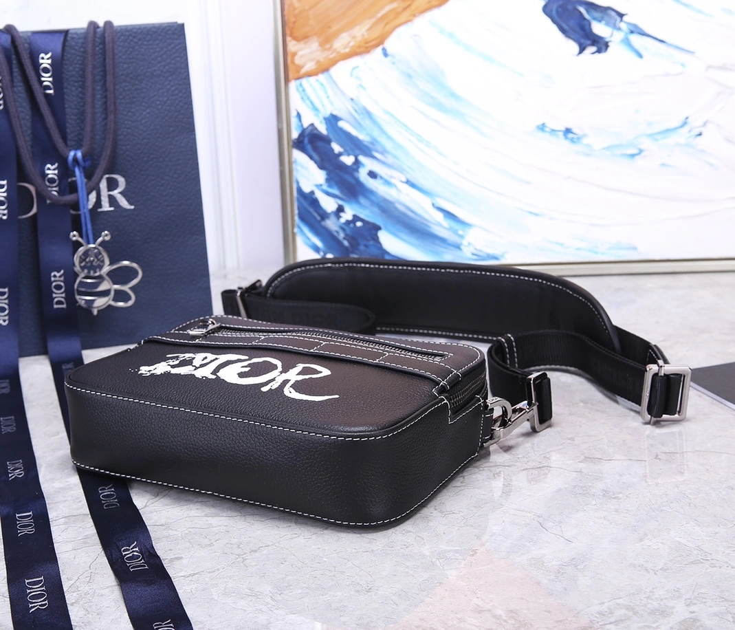 Christian Dior AAA Man Messenger Bags Vibrant 920