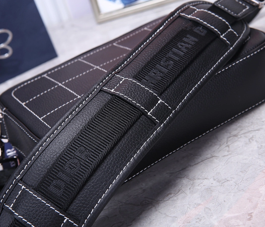 Christian Dior AAA Man Messenger Bags Vibrant 920