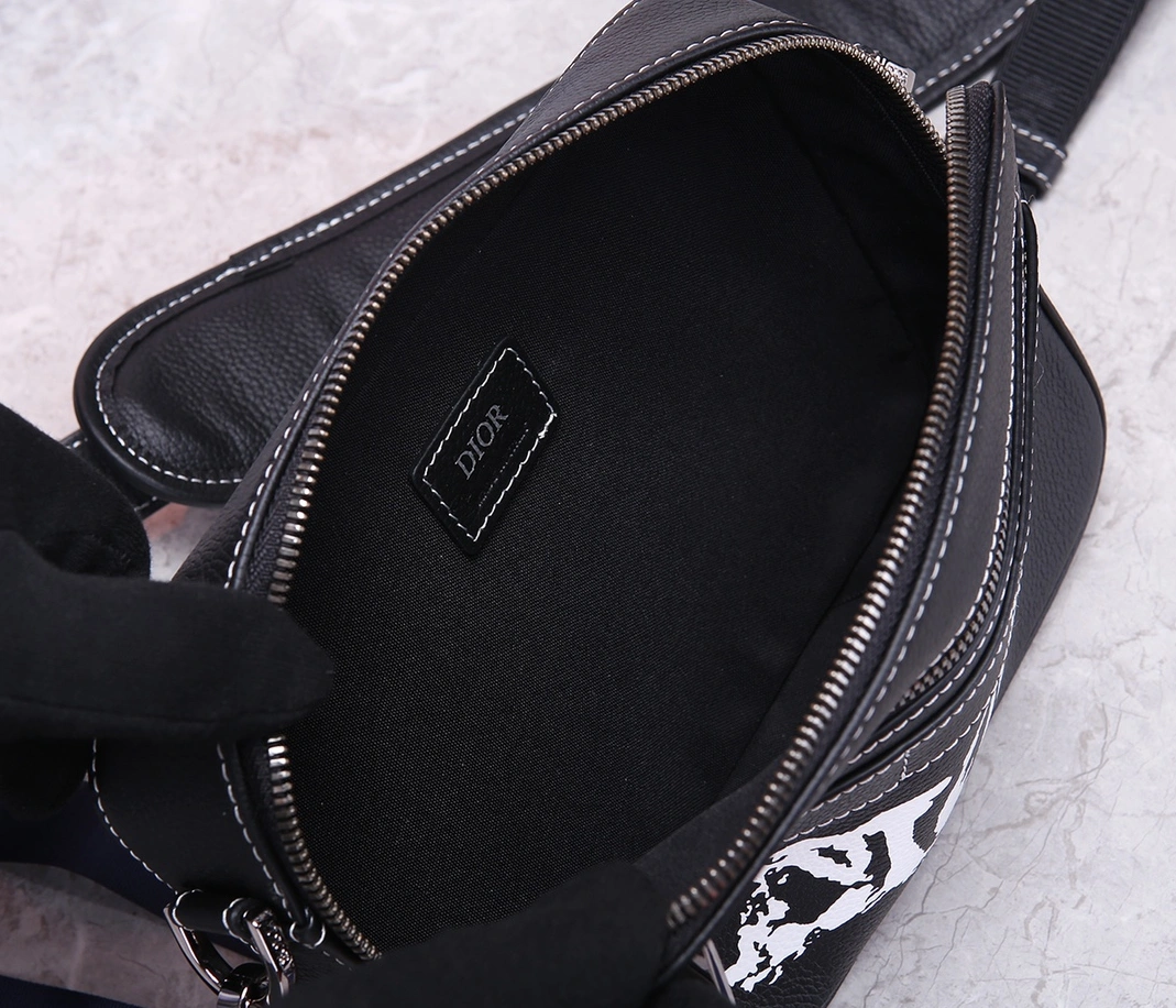 Christian Dior AAA Man Messenger Bags Vibrant 920