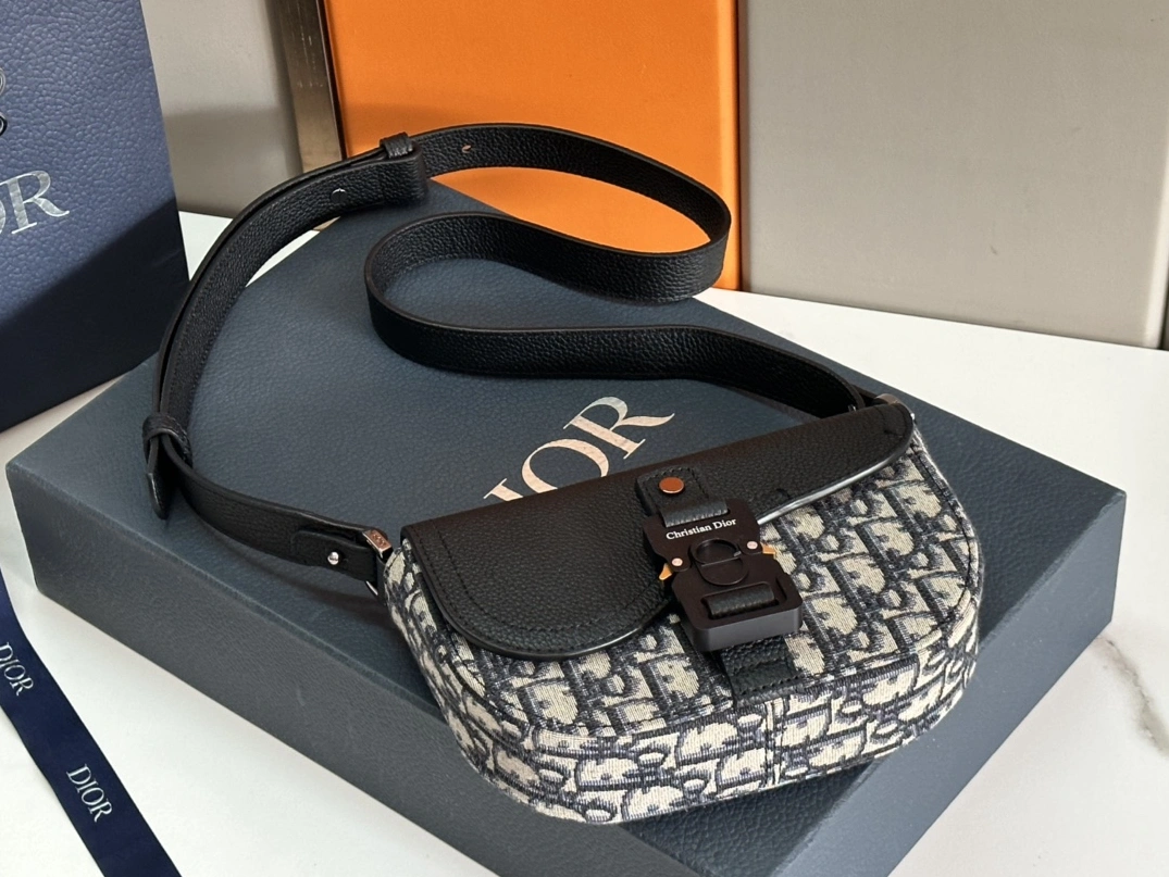 Christian Dior AAA Man Messenger Bags WellDesigned 2128