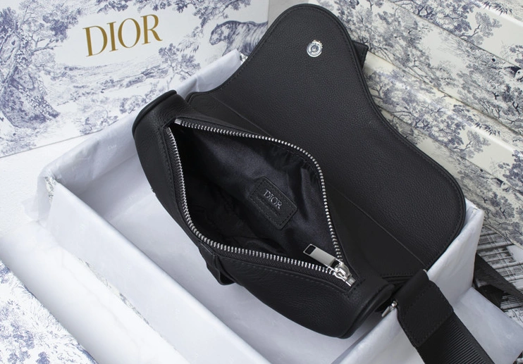 Christian Dior AAA Man Messenger Bags WellDesigned 3501