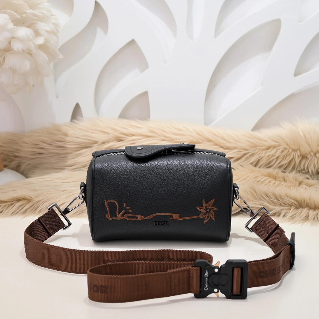 Christian Dior AAA Man Messenger Bags WellDesigned 4847