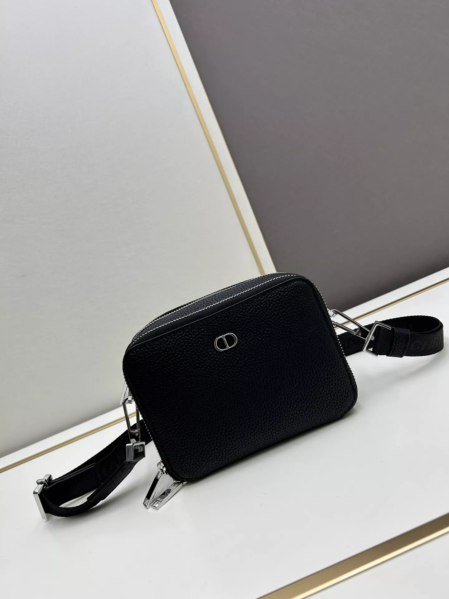 Christian Dior AAA Man Messenger Bags WellDesigned 7506
