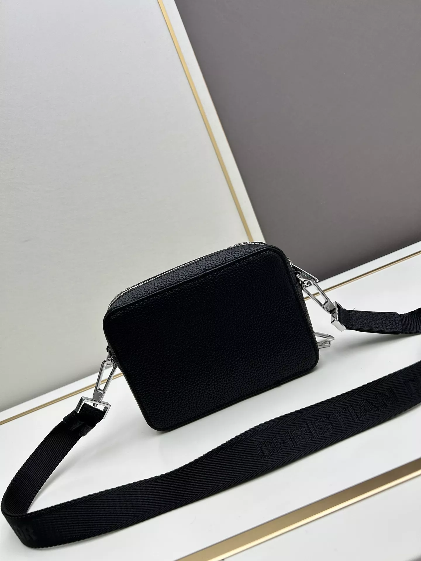 Christian Dior AAA Man Messenger Bags WellDesigned 7506