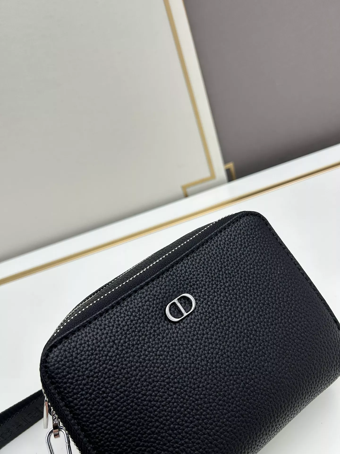 Christian Dior AAA Man Messenger Bags WellDesigned 7506