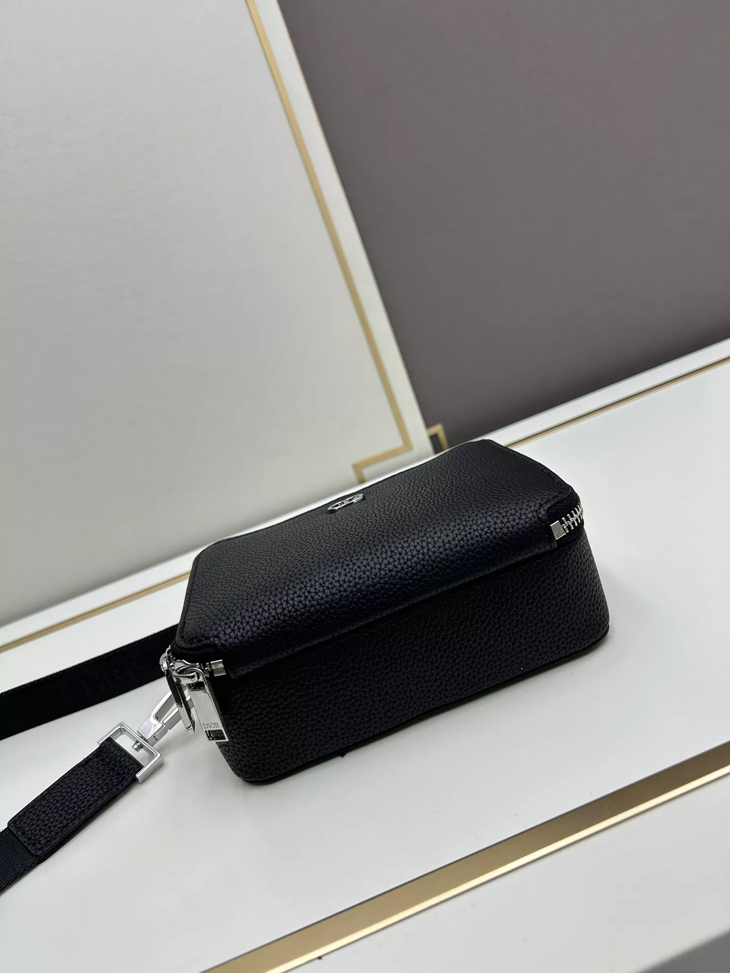 Christian Dior AAA Man Messenger Bags WellDesigned 7506