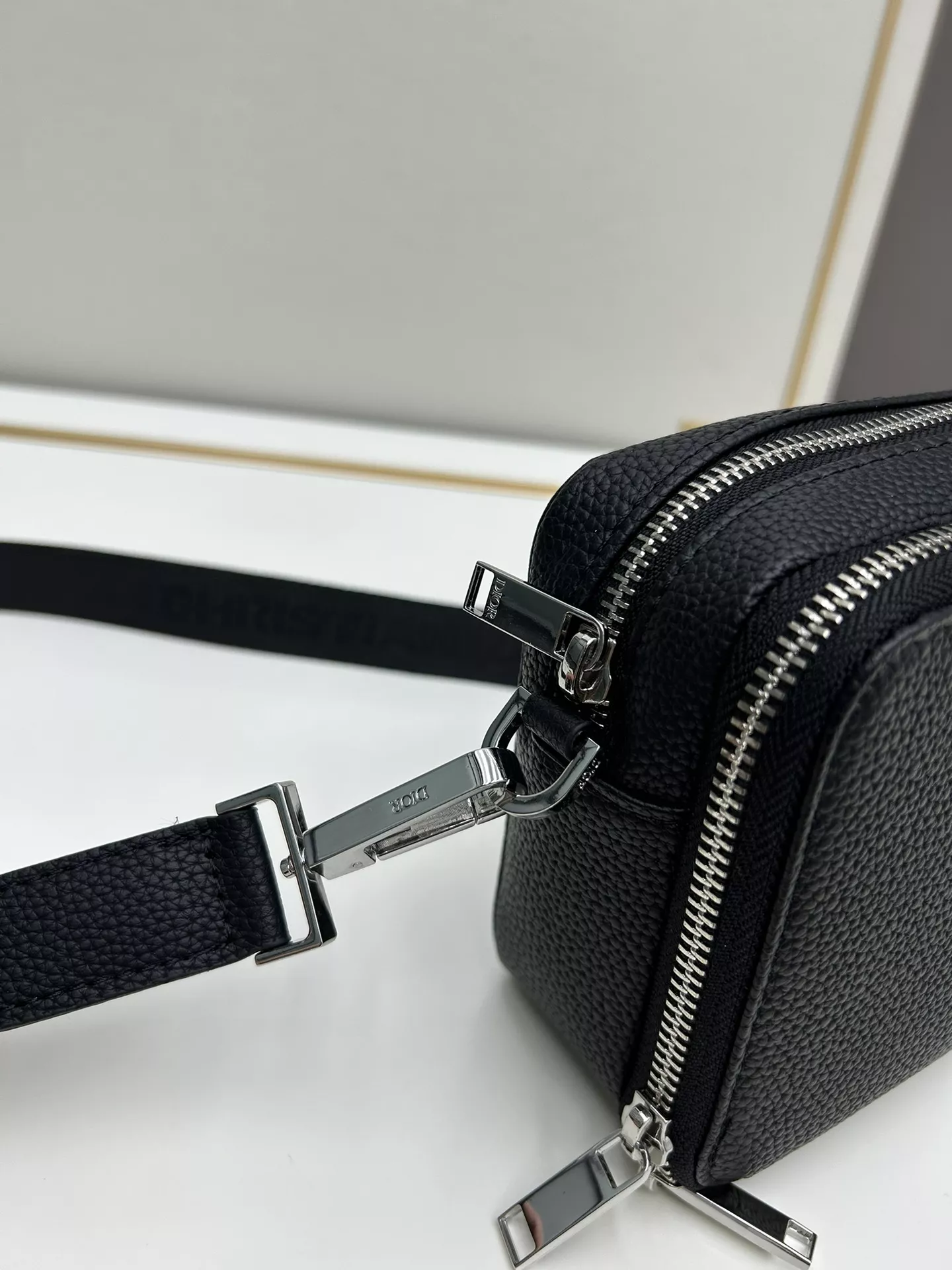 Christian Dior AAA Man Messenger Bags WellDesigned 7506