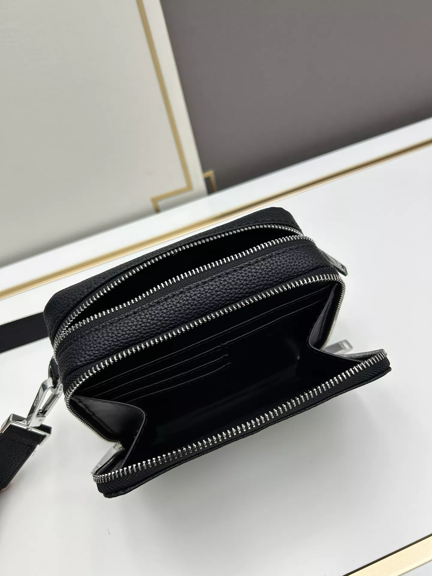 Christian Dior AAA Man Messenger Bags WellDesigned 7506