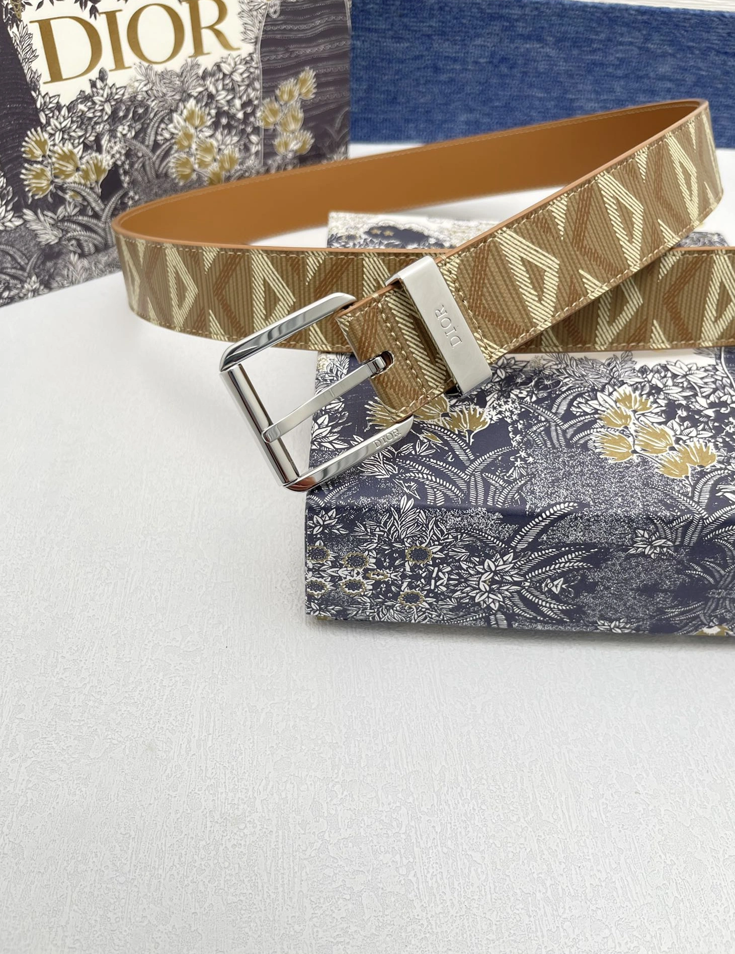 Christian Dior AAA Quality Belts For Men Versatile 8326