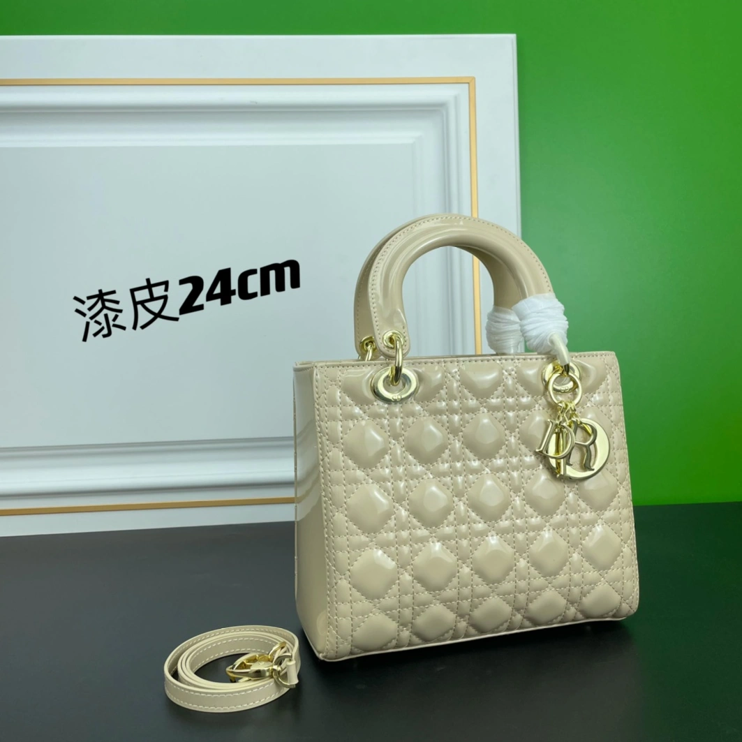 Christian Dior AAA Quality Handbags For Women AllSeason 6382