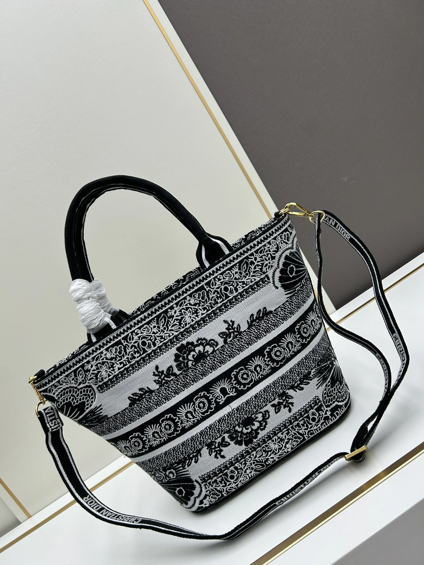 Christian Dior AAA Quality Handbags For Women Breathable 2054
