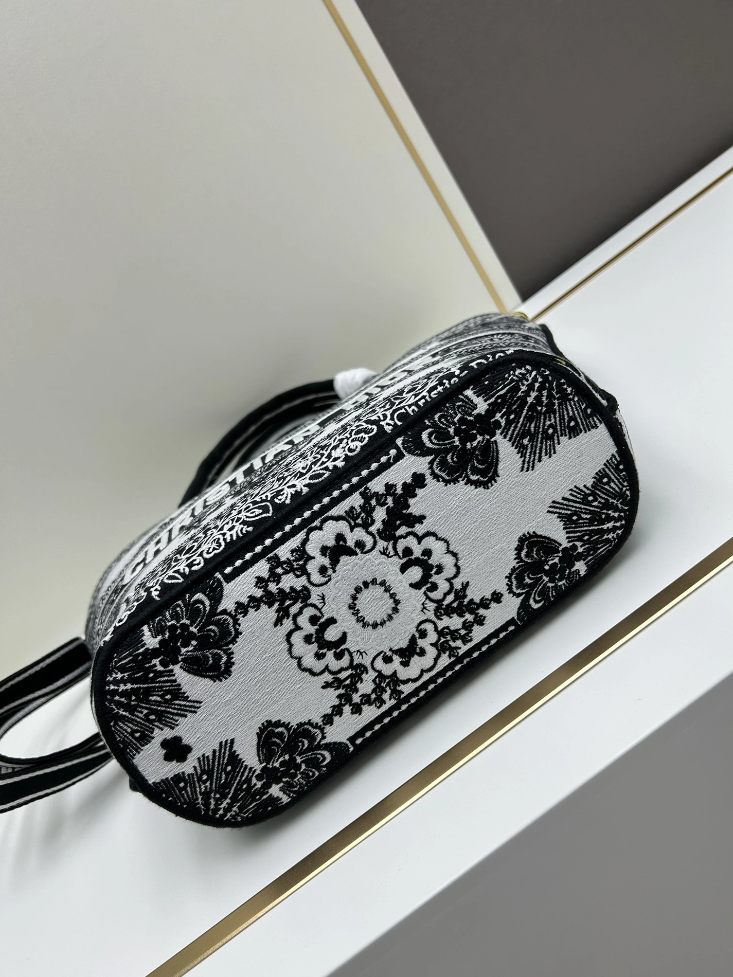 Christian Dior AAA Quality Handbags For Women Breathable 2054