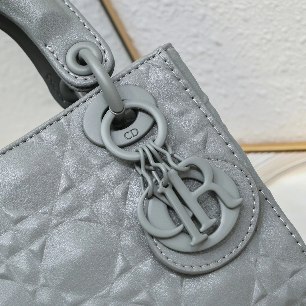 Christian Dior AAA Quality Handbags For Women Breathable 5455