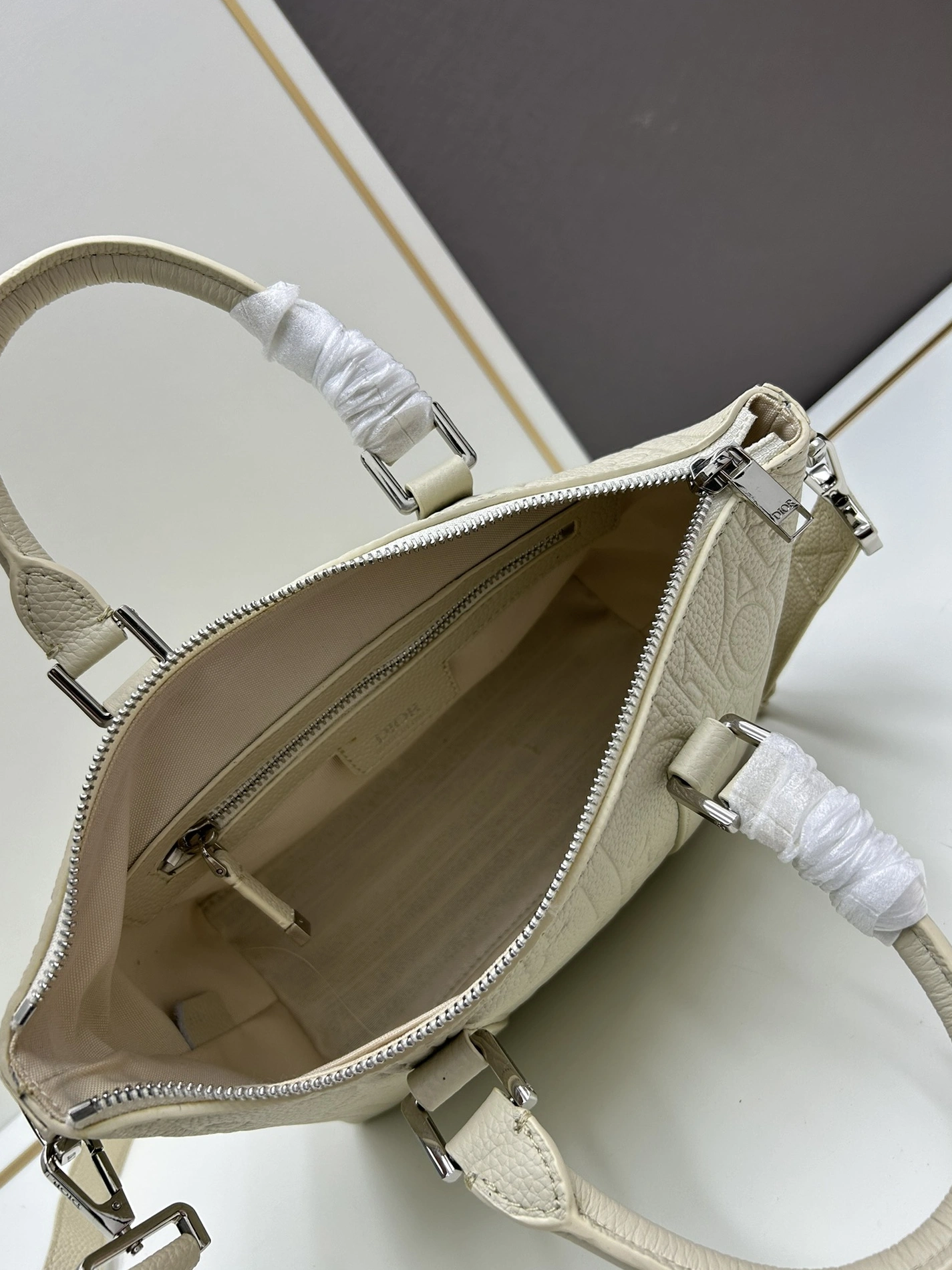 Christian Dior AAA Quality Handbags For Women Breathable 6891