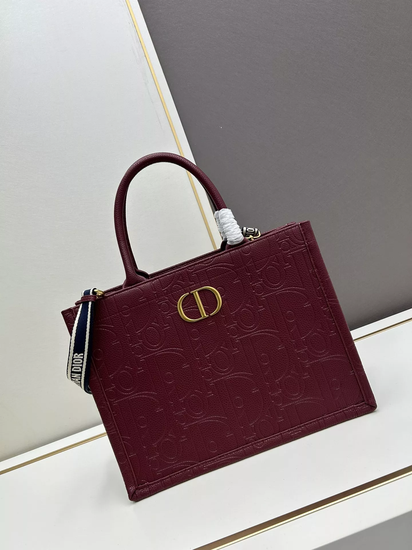Christian Dior AAA Quality Handbags For Women Comfortable 3638