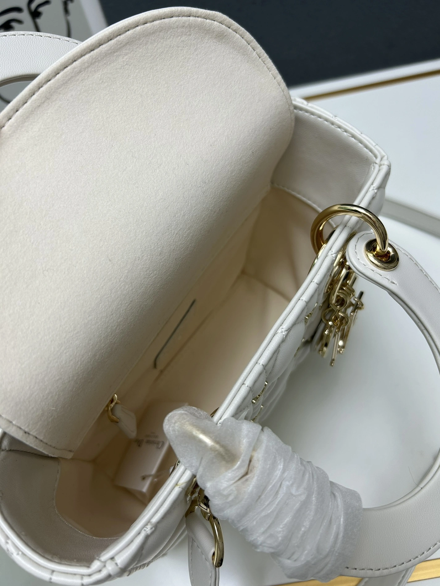 Christian Dior AAA Quality Handbags For Women Comfortable 4251