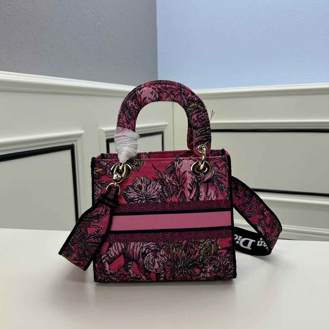 Christian Dior AAA Quality Handbags For Women Cozy 2834