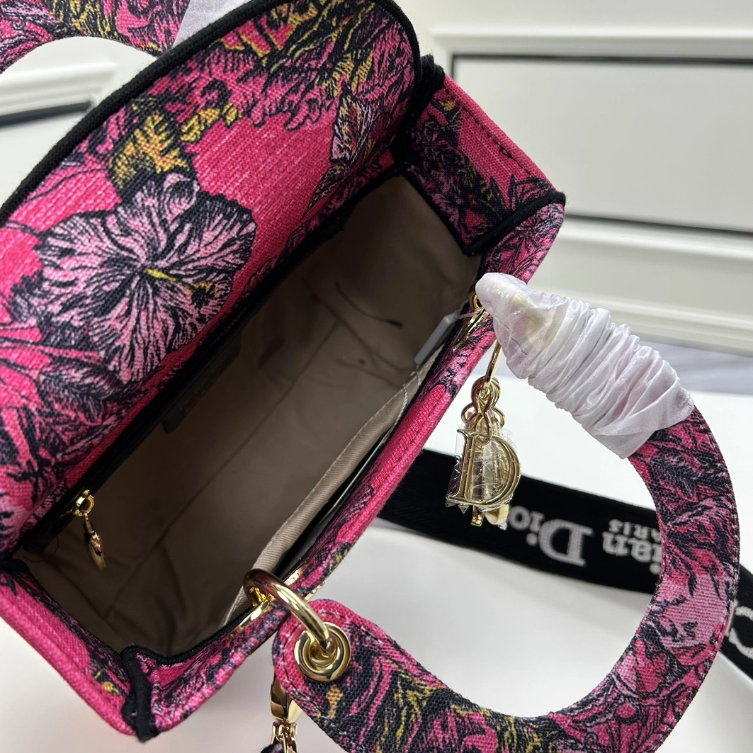Christian Dior AAA Quality Handbags For Women Cozy 2834