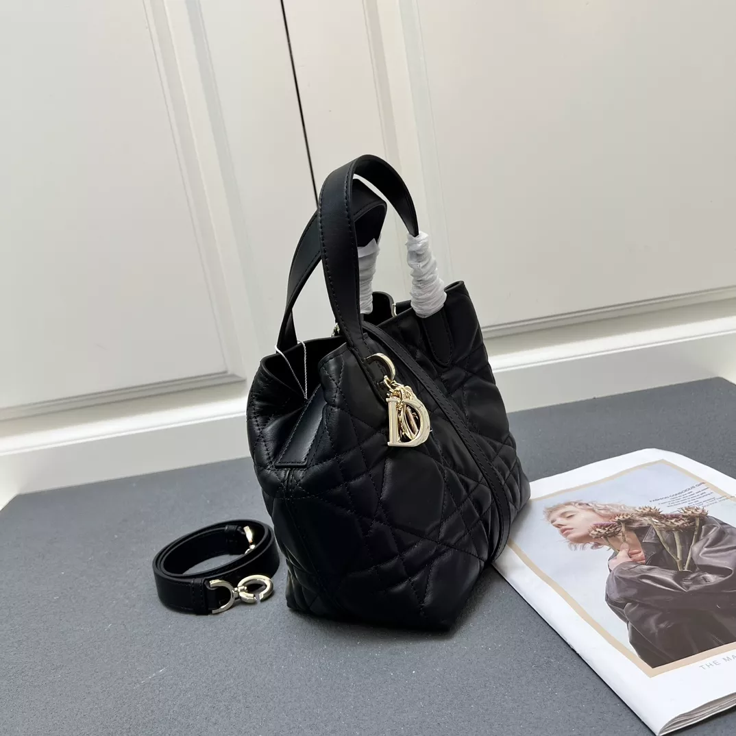 Christian Dior AAA Quality Handbags For Women Durable 677