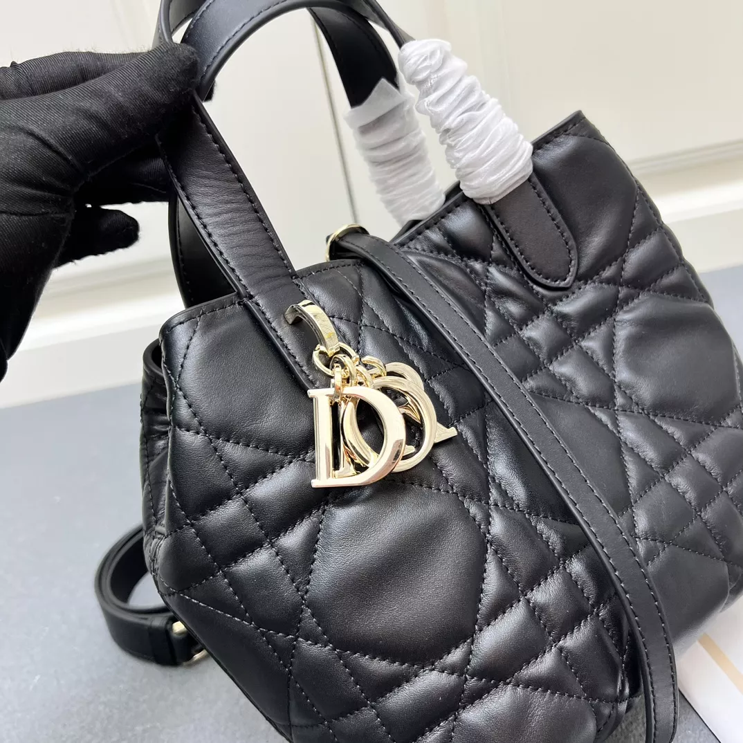 Christian Dior AAA Quality Handbags For Women Durable 677