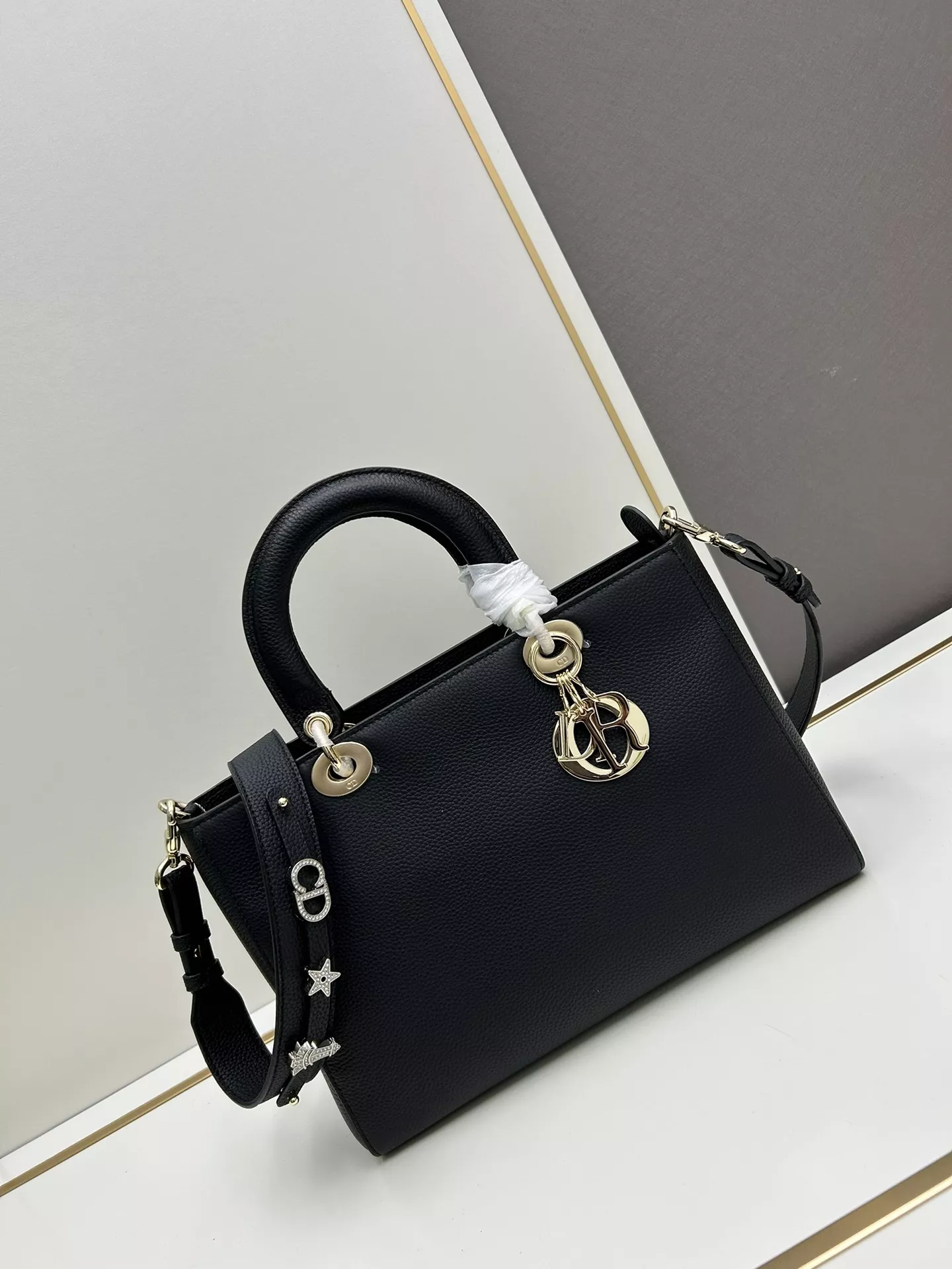 Christian Dior AAA Quality Handbags For Women Durable 9381
